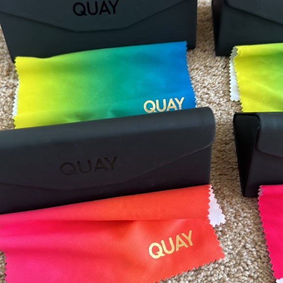 6 Quay Cases and Cloth Cleaner - Picture 2 of 7